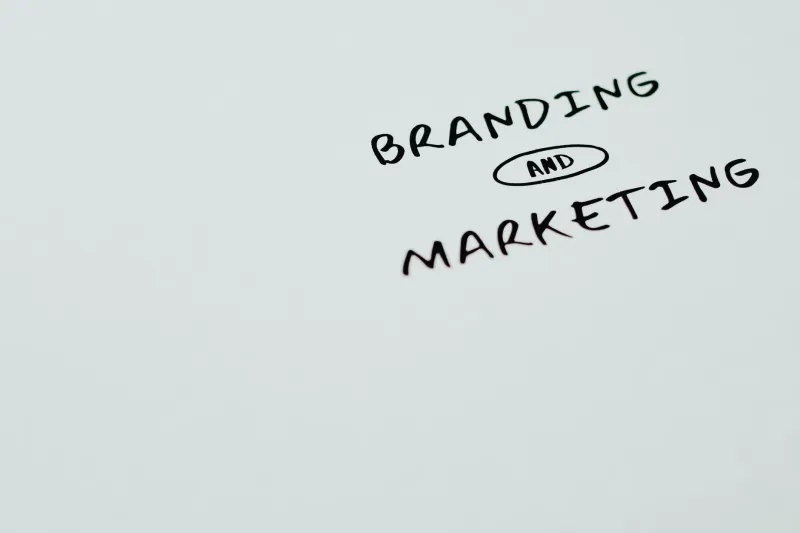 Coherent but Colorless: How Uniform Brand Messaging Quietly Erodes Your Competitive Presence